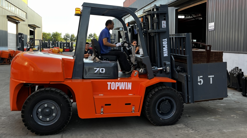 FORK LIFT 7t.jpg